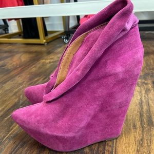Jeffrey Campbell “Zoomie” fuchsia suede heel